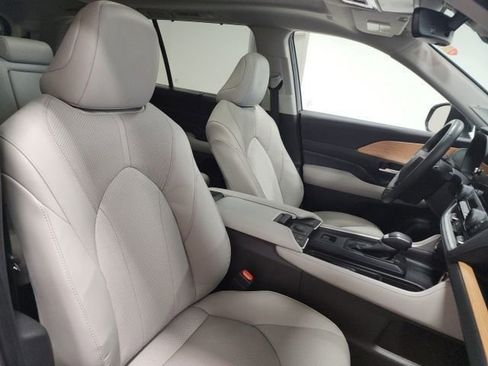 Used 2024 Toyota Grand Highlander AWD Hybrid image 18