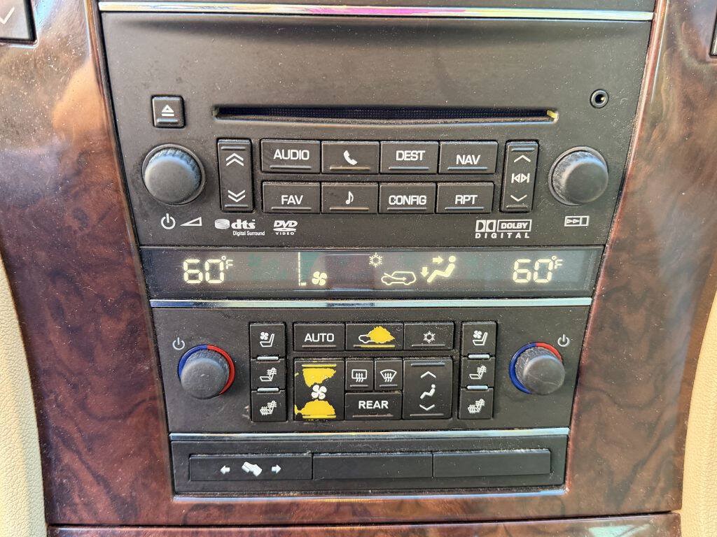 Used 2014 Cadillac Escalade Luxury RWD image 22