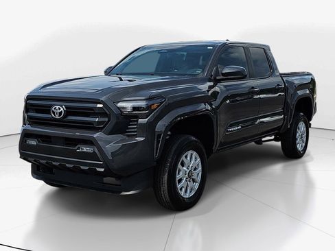 Used 2025 Toyota Tacoma SR5 AWD/4WD image 8