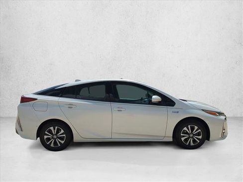 Certified 2018 Toyota Prius Prime Advanced FWD image 4