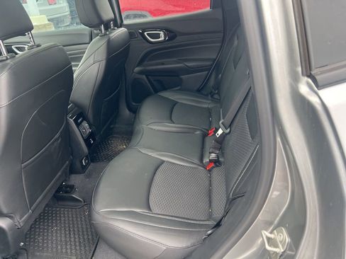 Used 2024 Jeep Compass Latitude w/ Sun and Sound Group image 21