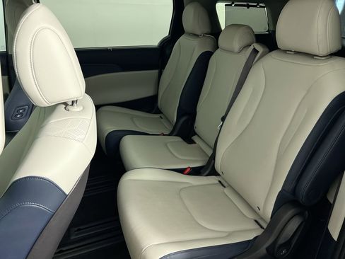 Certified 2026 Kia Carnival SX image 23