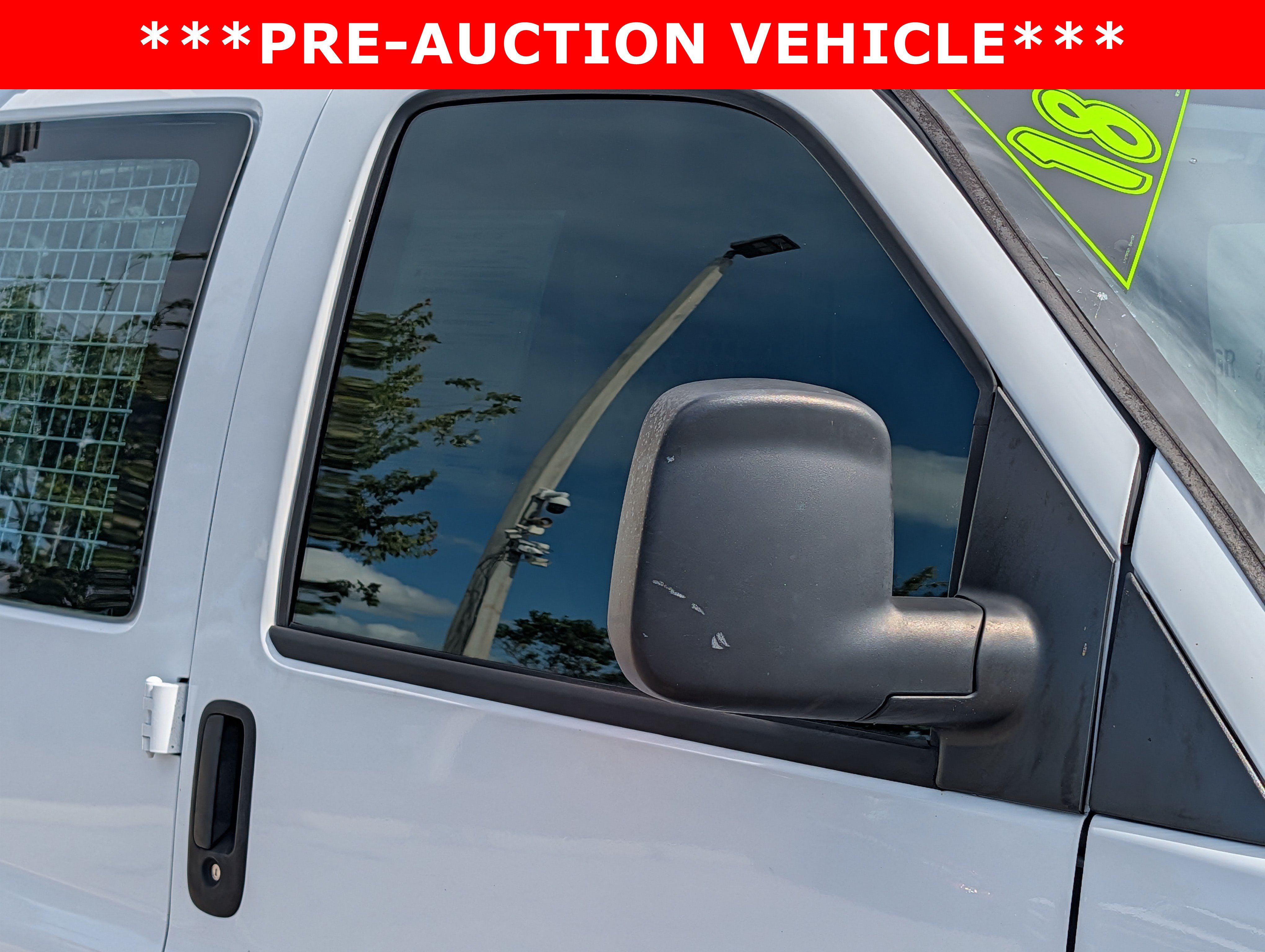 Used 2018 Chevrolet Express 2500 w/ Driver Convenience Package RWD image 11