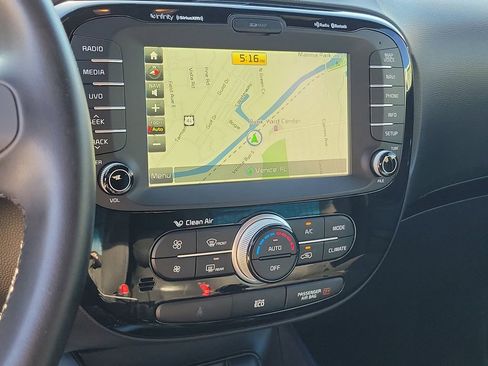 Used 2015 Kia Soul + w/ Audio Package FWD image 28