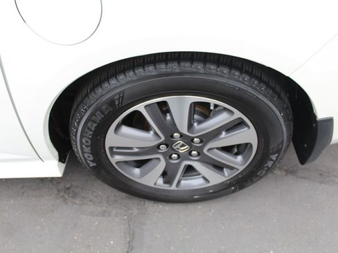 Used 2015 Honda Odyssey Touring Elite image 14