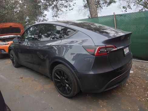 Used 2022 Tesla Model Y Long Range AWD/4WD image 3