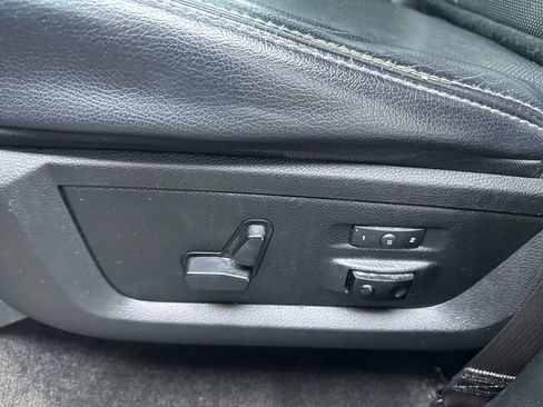 Used 2017 RAM 1500 Laramie w/ Convenience Group image 12