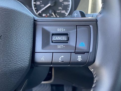Used 2025 Nissan Rogue SV FWD image 27