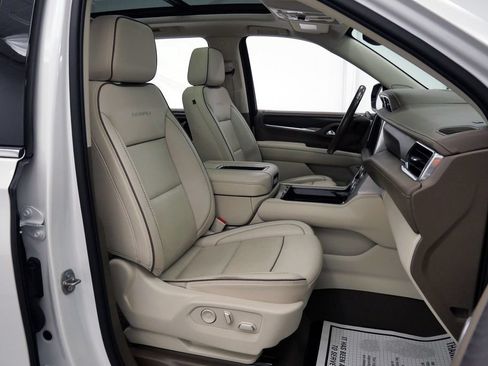 Used 2023 GMC Yukon XL Denali AWD/4WD image 15