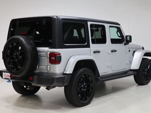 Used 2023 Jeep Wrangler Unlimited Sahara w/ Cold Weather Group AWD/4WD image 8