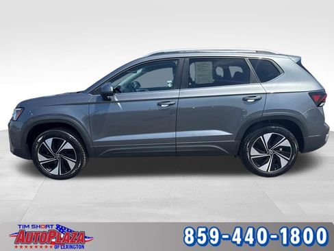 Used 2025 Volkswagen Taos SE AWD/4WD image 13