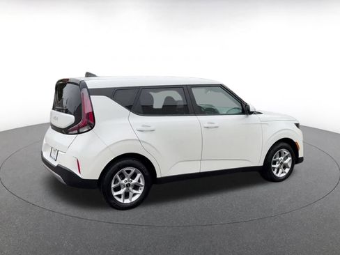 Used 2025 Kia Soul LX w/ LX Technology Package FWD image 15