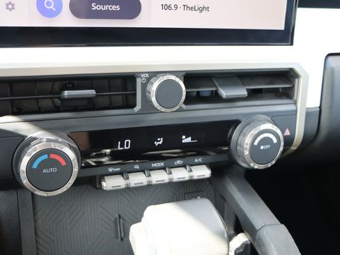 Used 2024 Toyota Tacoma TRD Off-Road AWD/4WD image 22