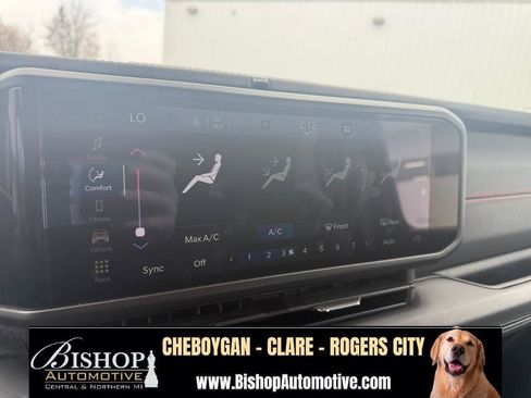 Used 2024 Jeep Wrangler Unlimited Rubicon AWD/4WD image 34