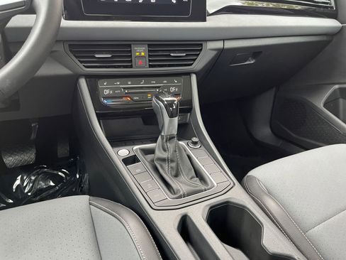 Used 2025 Volkswagen Jetta SE image 40