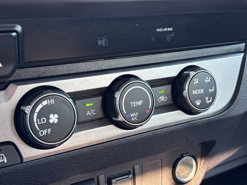 Used 2020 Toyota Tacoma SR5 RWD image 29