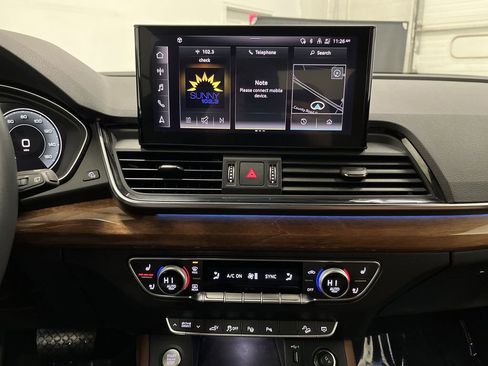 Used 2022 Audi Q5 e Prestige w/ Prestige Package image 9