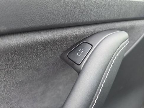 Used 2025 Tesla Model Y Long Range image 9