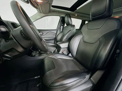 Used 2022 Jeep Cherokee Latitude Lux w/ Sun & Sound Group image 12