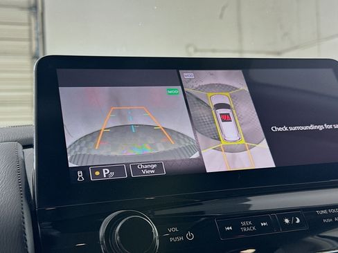 Used 2024 Nissan Armada SL w/ Captain's Chairs Package image 23