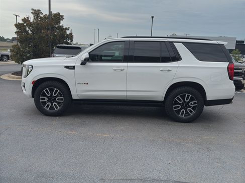 Used 2022 GMC Yukon AT4 w/ AT4 Premium Package AWD/4WD image 8