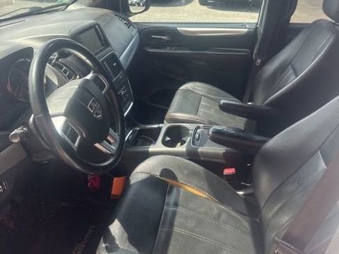 Used 2016 Dodge Grand Caravan R/T image 7