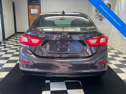 Used 2016 Chevrolet Cruze LT image 10