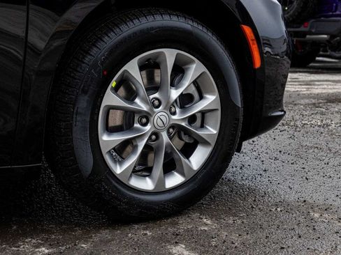 New 2026 Chrysler Pacifica Select AWD/4WD image 9