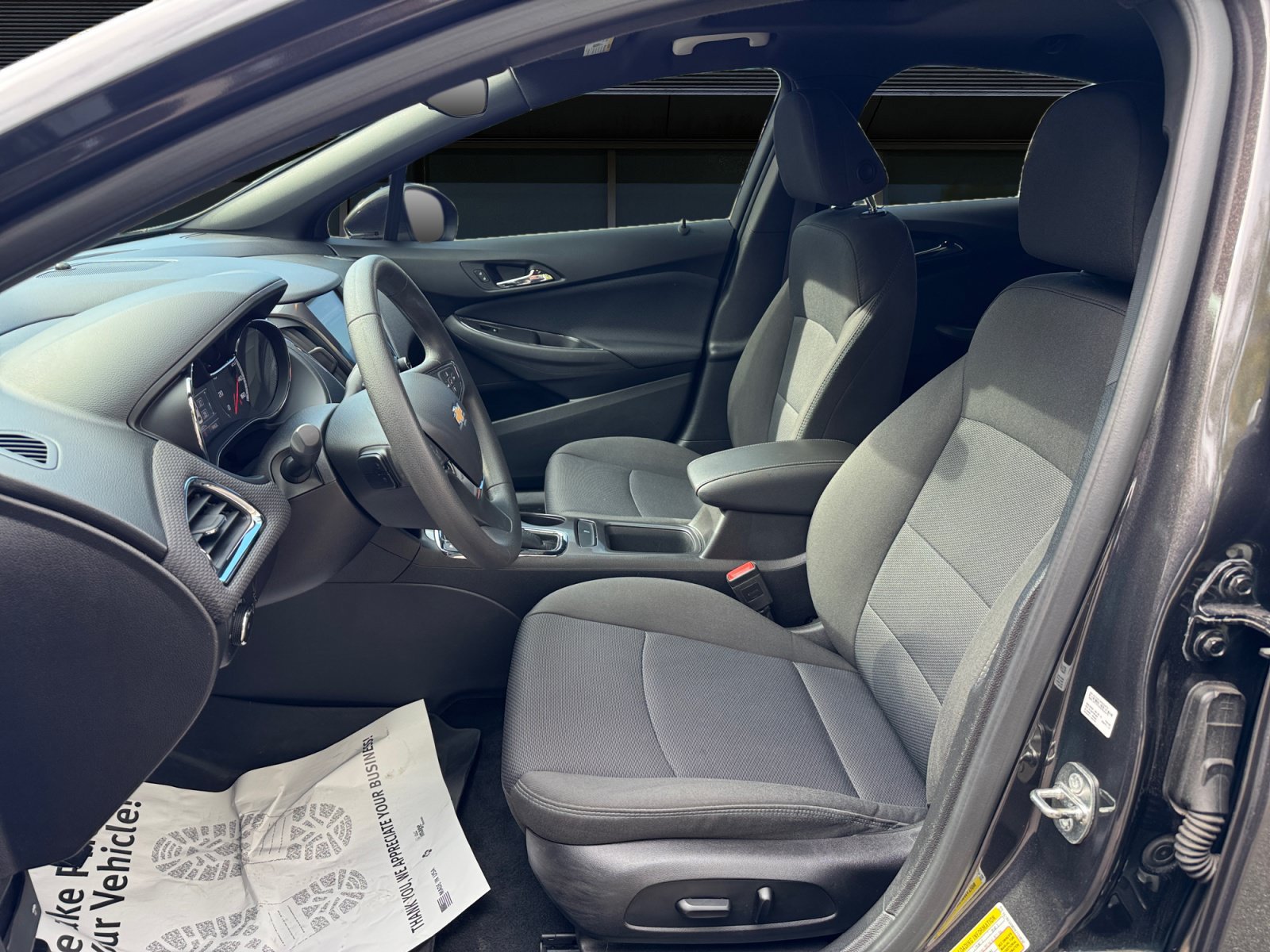 Used 2017 Chevrolet Cruze LT w/ Sun And Sound Package FWD image 2