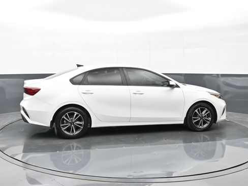 Used 2023 Kia Forte LXS w/ LXS Technology Package FWD image 5