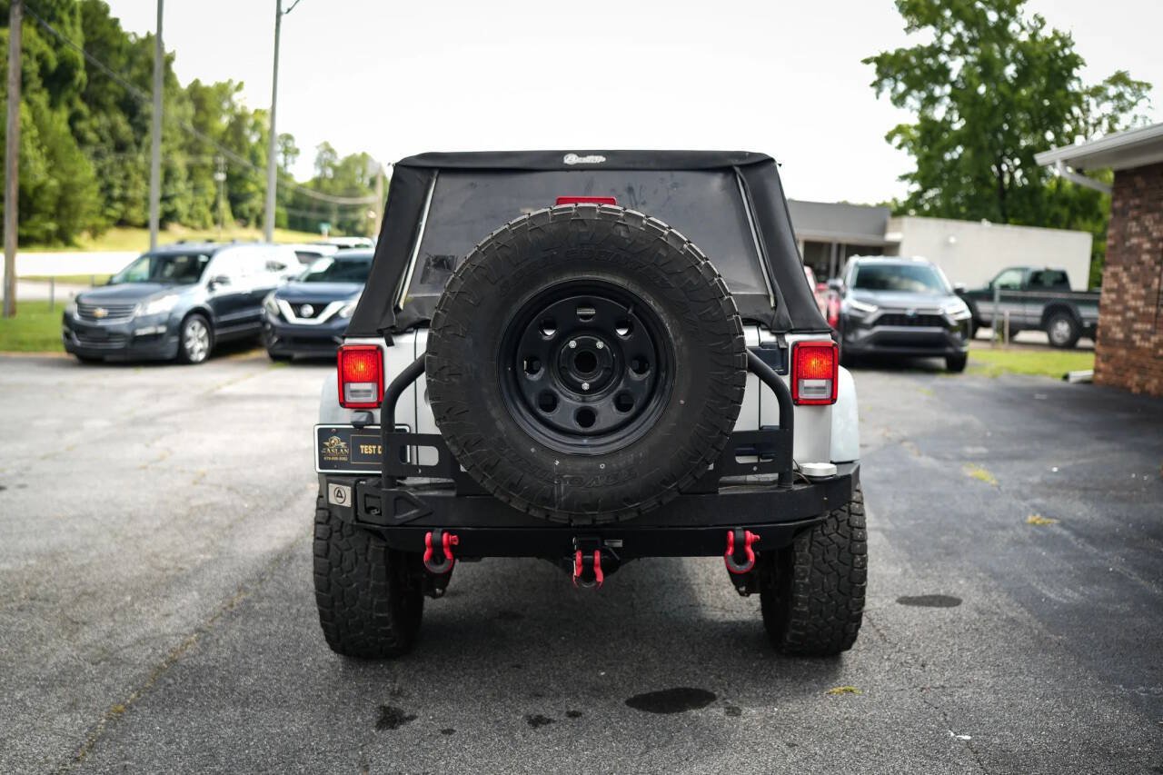 Used 2012 Jeep Wrangler Unlimited Rubicon w/ Dual Top Group AWD/4WD image 18