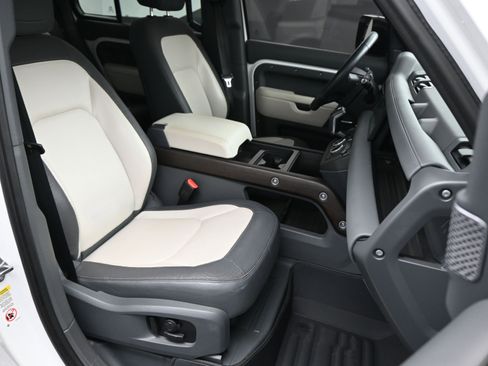 Used 2023 Land Rover Defender 110 X-Dynamic SE image 10