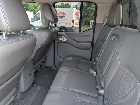 Used 2019 Nissan Frontier SL RWD image 14