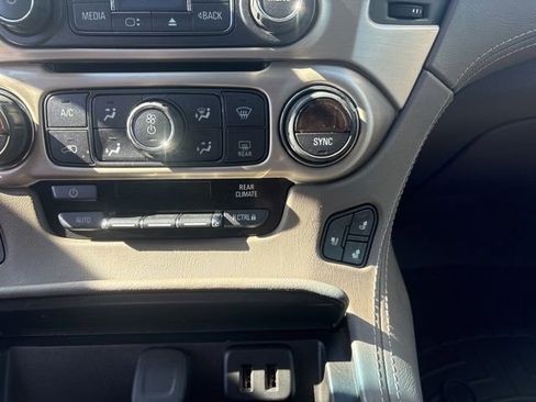 Used 2019 GMC Yukon XL Denali w/ Denali Ultimate Package AWD/4WD image 34