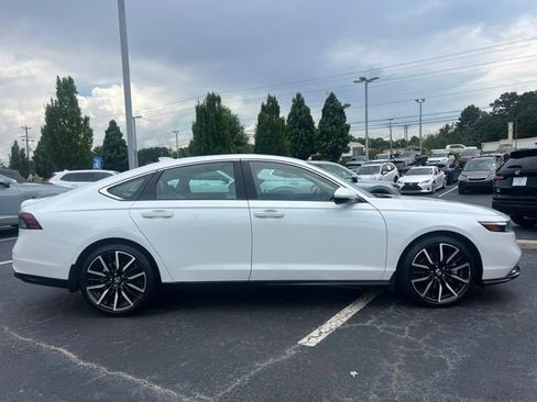 Used 2024 Honda Accord Touring image 5