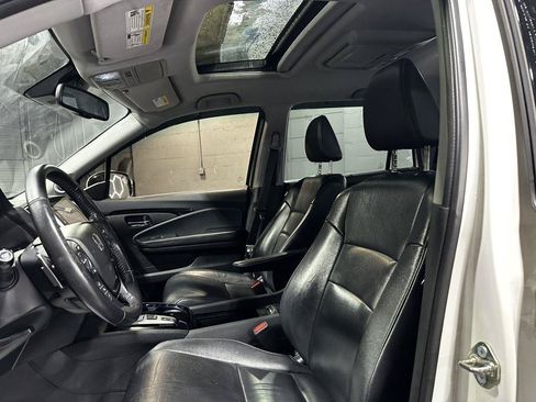 Used 2017 Honda Pilot Touring image 25