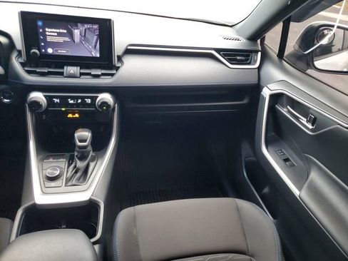 Used 2023 Toyota RAV4 SE image 17