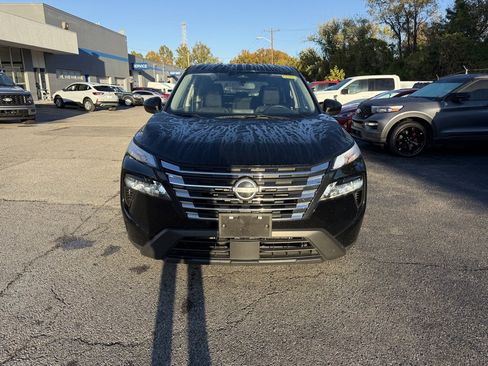 Used 2024 Nissan Rogue SV image 4