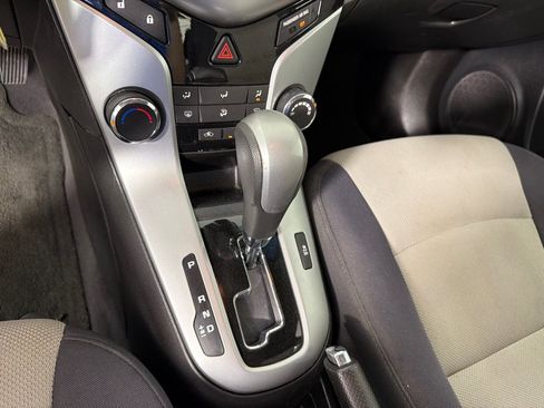 Used 2013 Chevrolet Cruze LS FWD image 15