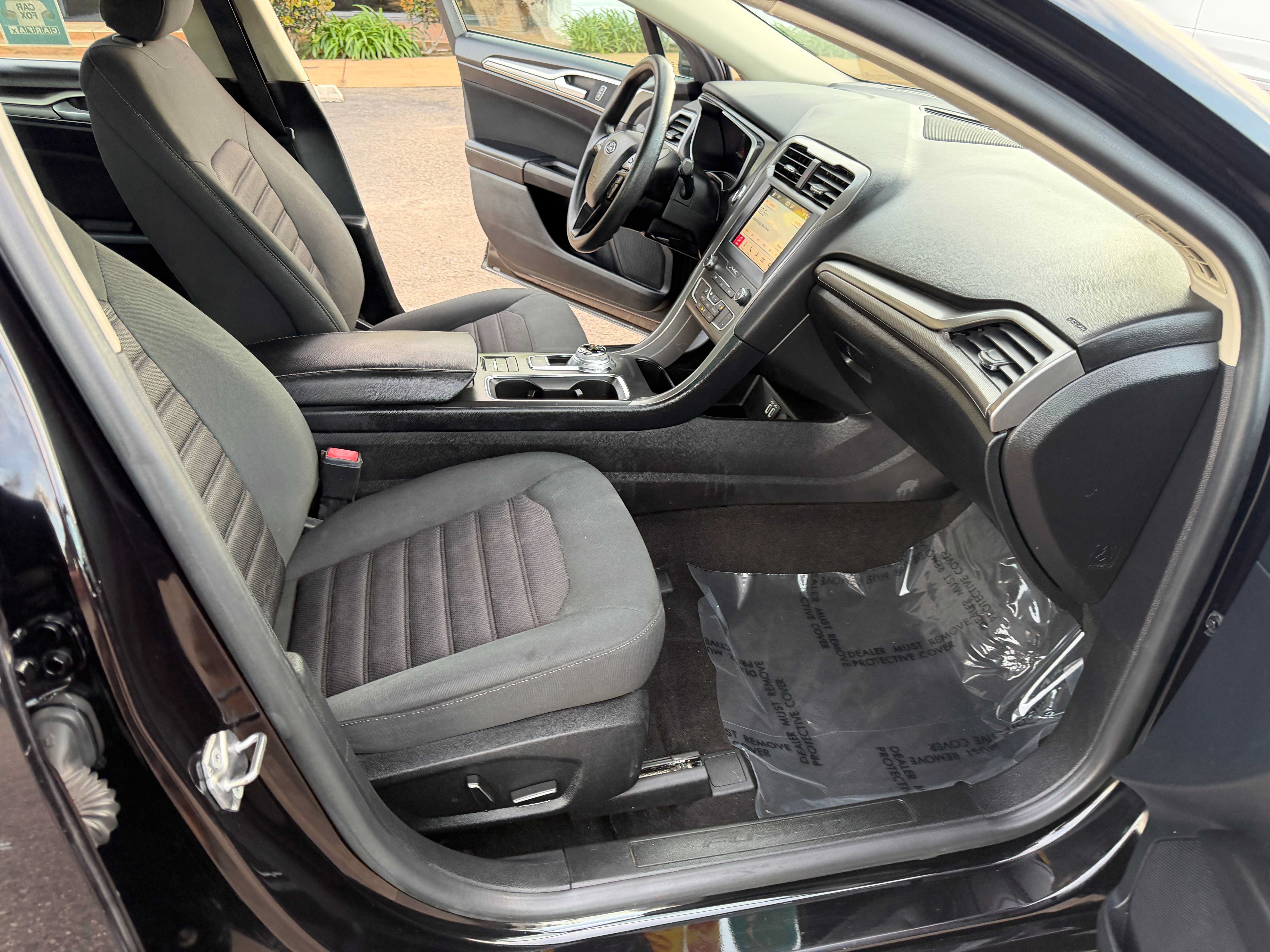 Used 2019 Ford Fusion SE FWD image 17
