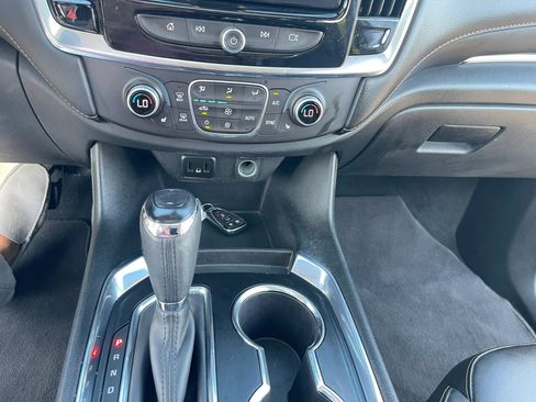 Used 2018 Chevrolet Traverse LT w/ LPO, Black Accent Package FWD image 15