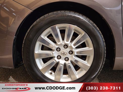 Used 2011 Toyota Sienna XLE image 27