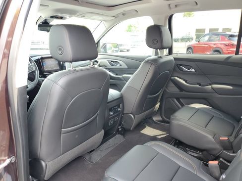 Used 2021 Chevrolet Traverse LT w/ LT Premium Package AWD/4WD image 34