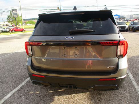 Used 2025 Ford Explorer ST-Line w/ ST-Line Street Pack AWD/4WD image 20