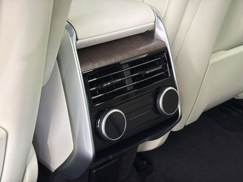 New 2025 Land Rover Range Rover SE image 28