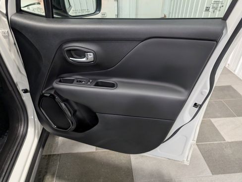 Used 2022 Jeep Renegade Altitude w/ Convenience Group image 25