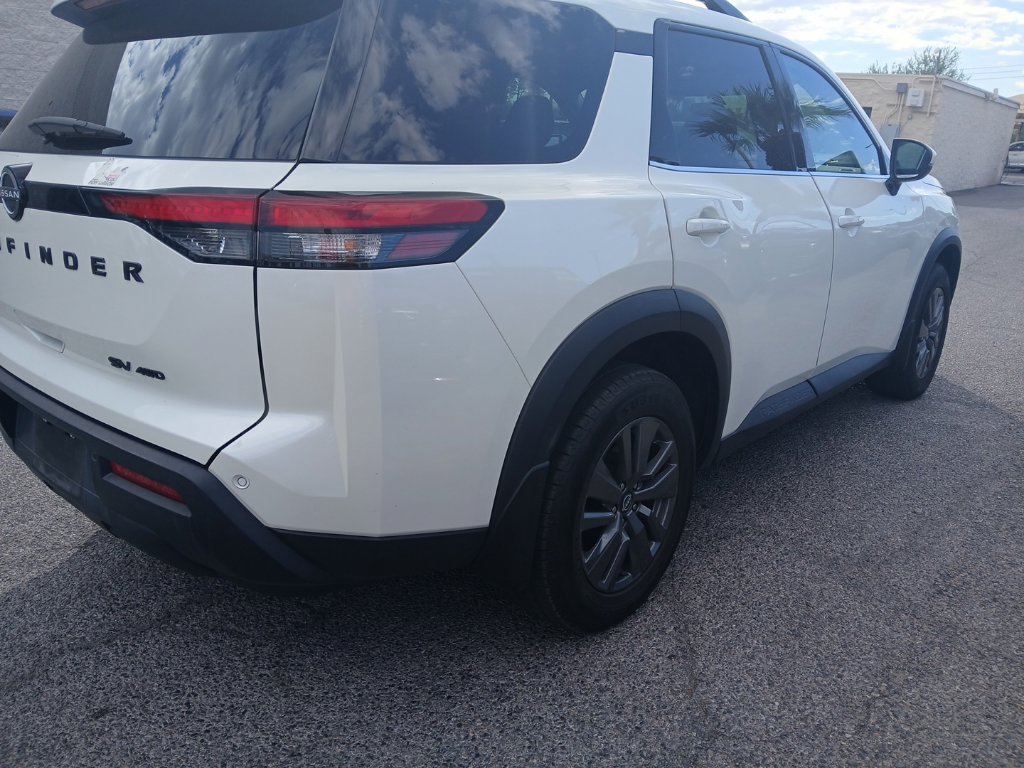 Certified 2024 Nissan Pathfinder SV w/ Lighting Package (N92) AWD/4WD image 3