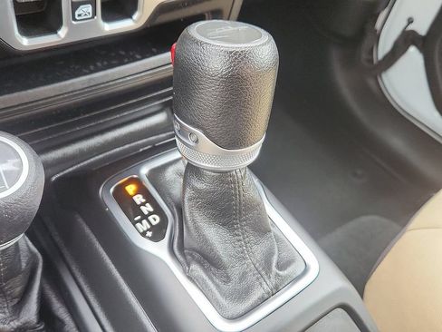 Used 2022 Jeep Gladiator Sport AWD/4WD image 9