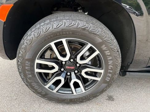 Used 2024 GMC Yukon AT4 w/ Technology Package AWD/4WD image 14
