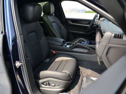 Certified 2026 Porsche Cayenne Coupe AWD image 21